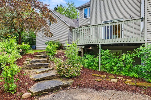 5090 Abbeydale Drive SE, Grand Rapids, MI 49546