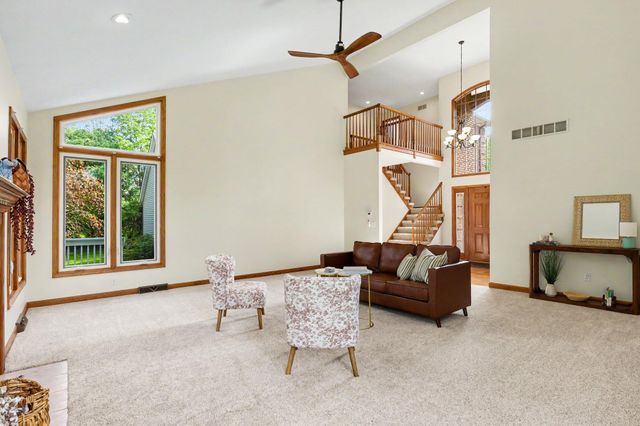 5090 Abbeydale Drive SE, Grand Rapids, MI 49546
