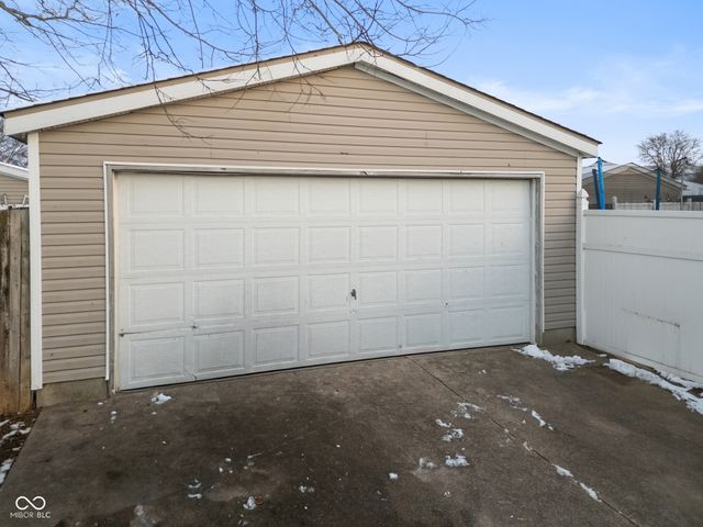 4687 Breckenridge Drive, Columbus, IN 47203