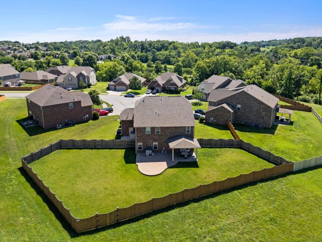 995 Waterstone Dr, Lebanon, TN 37090