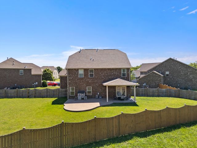 995 Waterstone Dr, Lebanon, TN 37090