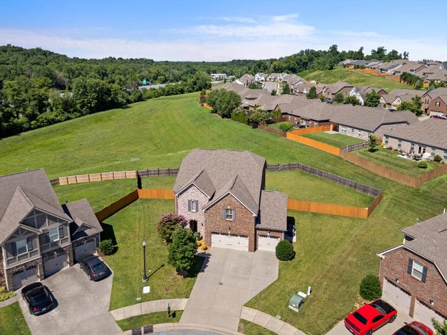 995 Waterstone Dr, Lebanon, TN 37090