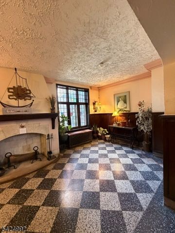 55 Randolph Pl 201, City Of Orange Twp., NJ 07079