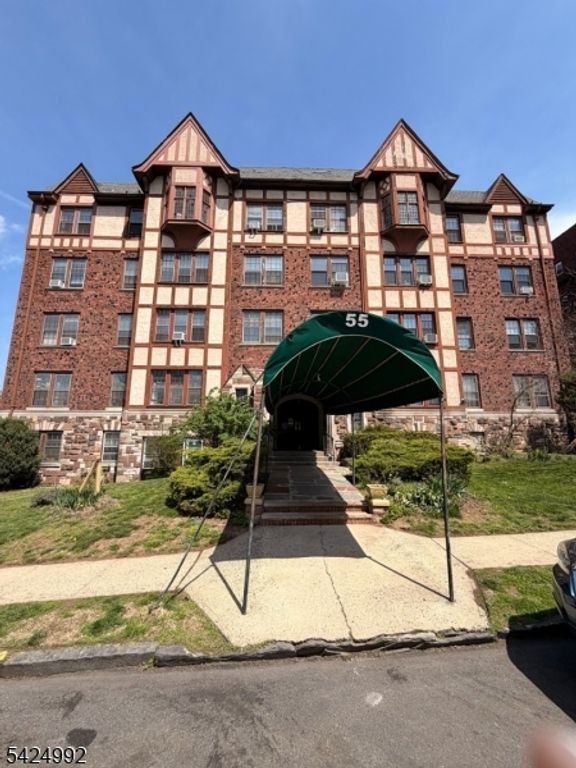 55 Randolph Pl 201, City Of Orange Twp., NJ 07079