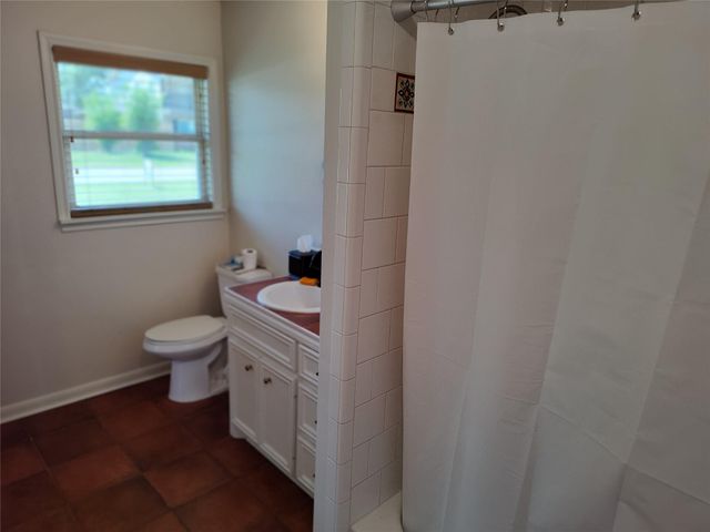 202 E Forest Avenue, Shoreacres, TX 77571