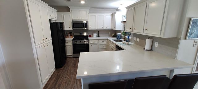 202 E Forest Avenue, Shoreacres, TX 77571