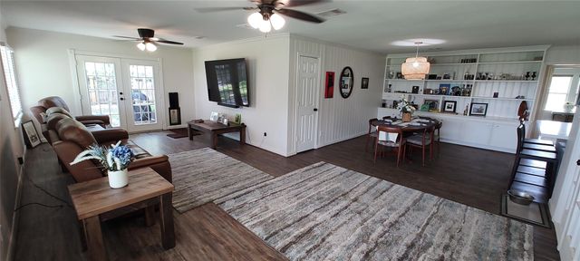 202 E Forest Avenue, Shoreacres, TX 77571