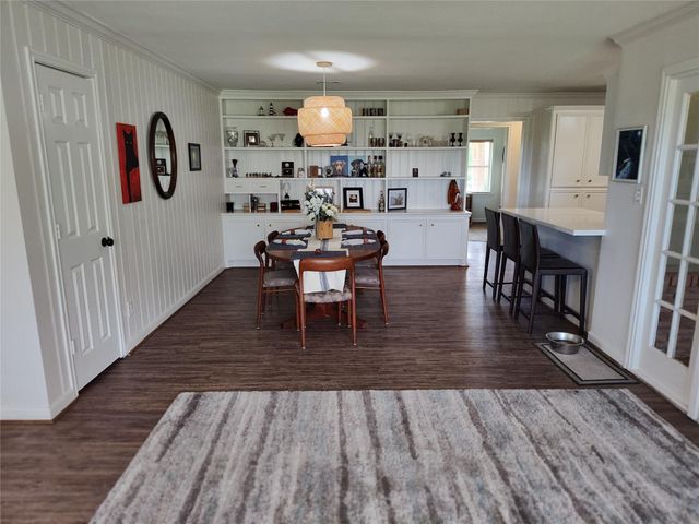 202 E Forest Avenue, Shoreacres, TX 77571