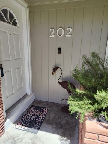 202 E Forest Avenue, Shoreacres, TX 77571