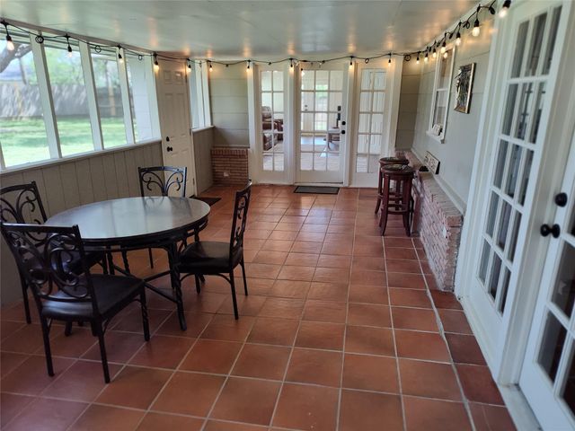 202 E Forest Avenue, Shoreacres, TX 77571