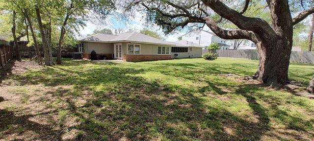 202 E Forest Avenue, Shoreacres, TX 77571