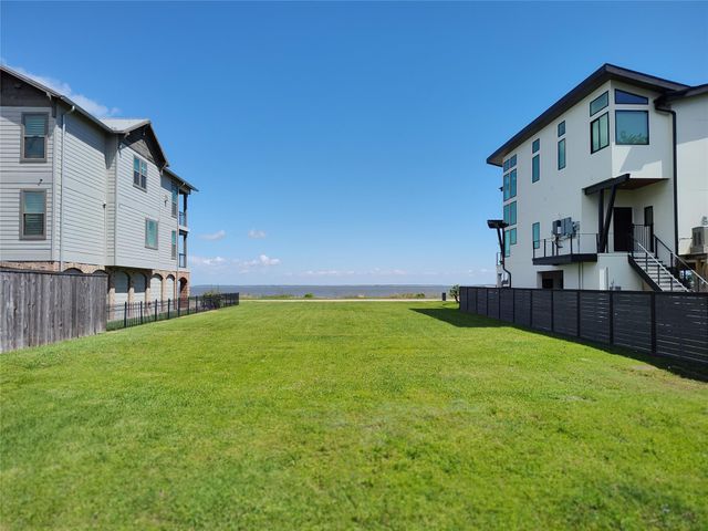 202 E Forest Avenue, Shoreacres, TX 77571