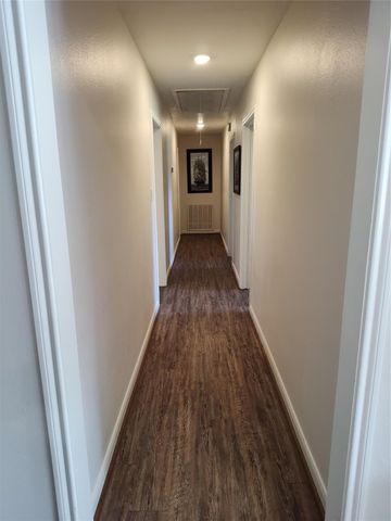 202 E Forest Avenue, Shoreacres, TX 77571