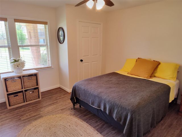 202 E Forest Avenue, Shoreacres, TX 77571