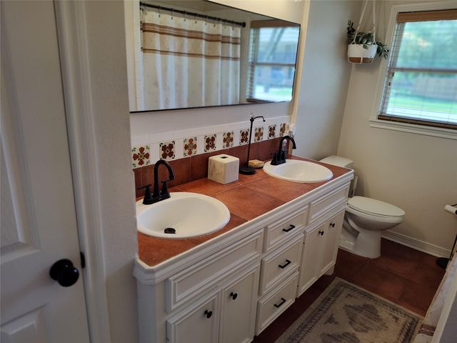 202 E Forest Avenue, Shoreacres, TX 77571