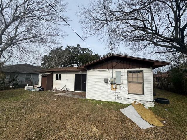 1805 Vermont Street, Baytown, TX 77520