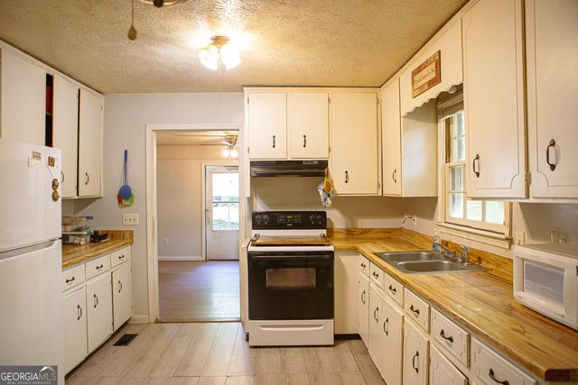 566 Colbert Grove Church Road, Danielsville, GA 30633