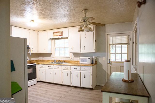 566 Colbert Grove Church Road, Danielsville, GA 30633