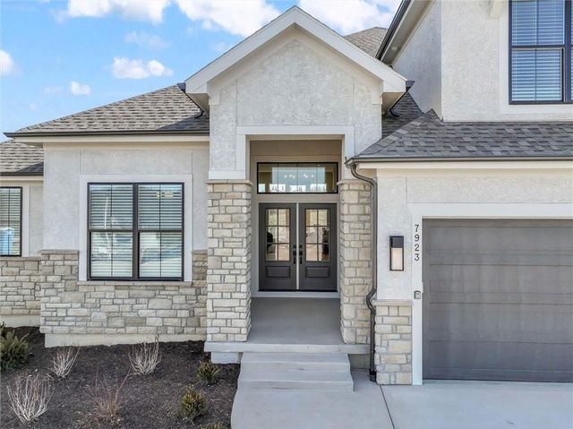 21112 W 81st Street, Shawnee, KS 66220