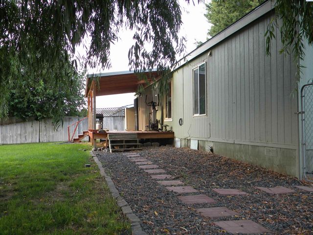 35404 N Flagstone Dr, Benton City, WA 99320