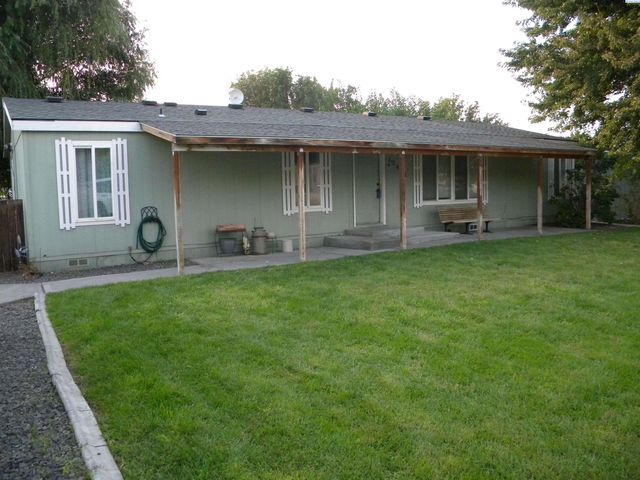 35404 N Flagstone Dr, Benton City, WA 99320