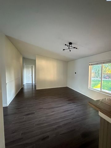 35404 N Flagstone Dr, Benton City, WA 99320