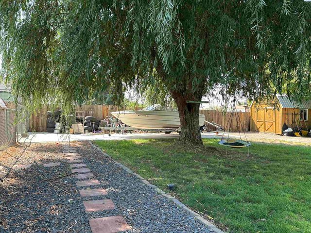 35404 N Flagstone Dr, Benton City, WA 99320