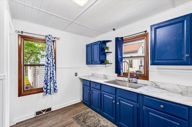 844 Ridgewood Way, Madison, WI 53713