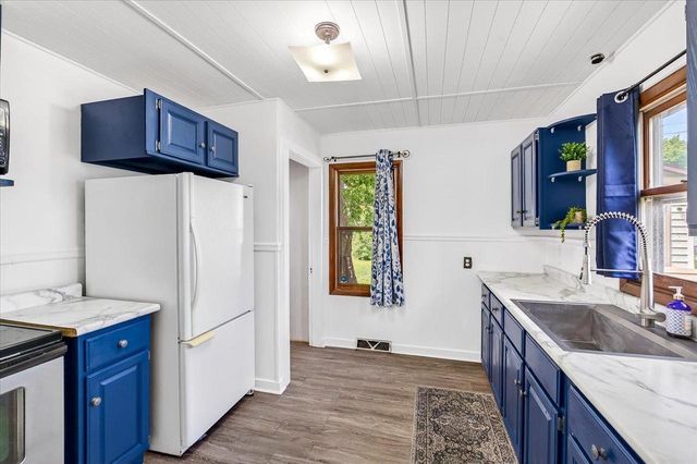 844 Ridgewood Way, Madison, WI 53713