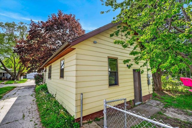 844 Ridgewood Way, Madison, WI 53713
