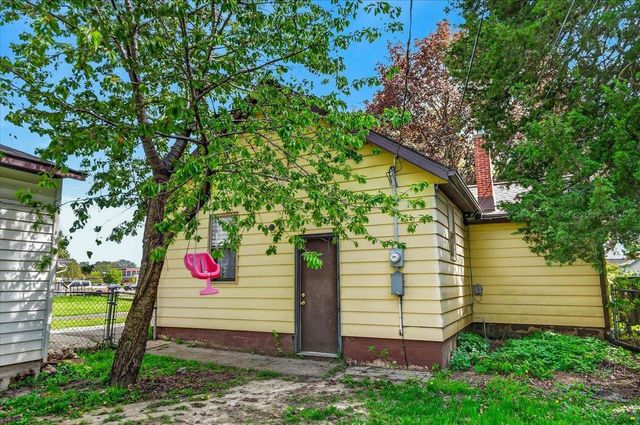 844 Ridgewood Way, Madison, WI 53713