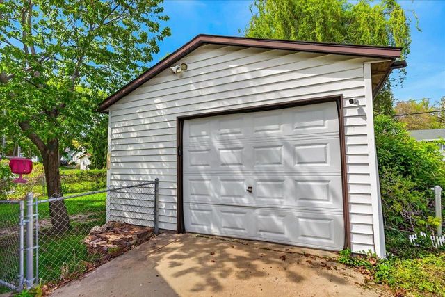 844 Ridgewood Way, Madison, WI 53713