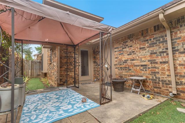 734 Red Oak Drive, Lewisville, TX 75067