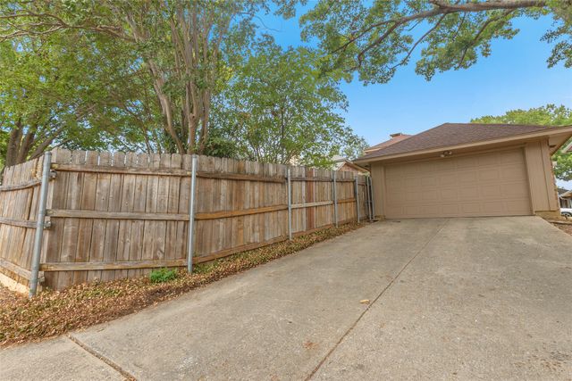 734 Red Oak Drive, Lewisville, TX 75067
