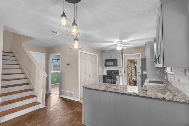 734 Red Oak Drive, Lewisville, TX 75067