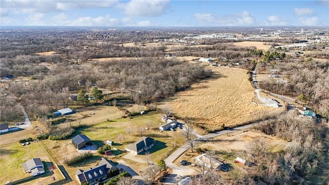 17875 Fisher Ford Road, Siloam Springs, AR 72761