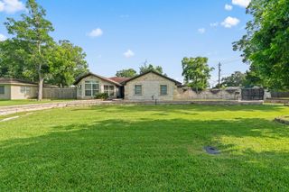 7847 Broadview Drive, Houston, TX 77061
