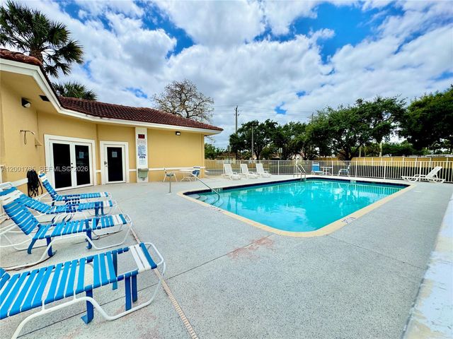 9905 Westwood Dr 34-3, Tamarac, FL 33321