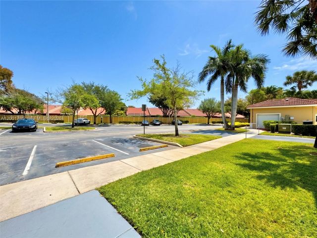 9905 Westwood Dr 34-3, Tamarac, FL 33321