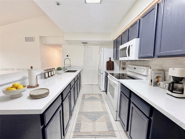 9905 Westwood Dr 34-3, Tamarac, FL 33321