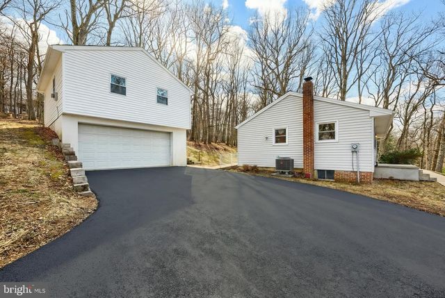 741 ALDINGER DR, Dallastown, PA 17313