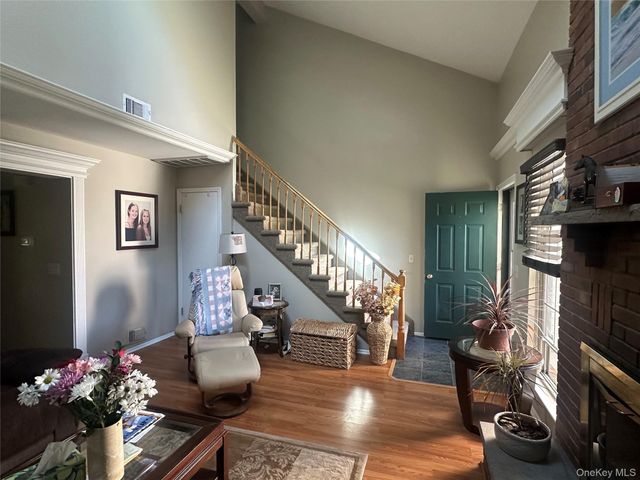 121 Villagegreen Court, Warwick, NY 10990