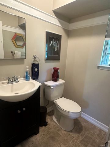 121 Villagegreen Court, Warwick, NY 10990
