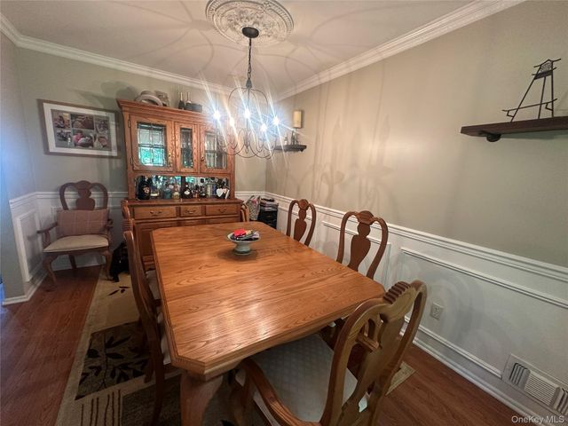 121 Villagegreen Court, Warwick, NY 10990