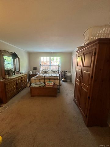 121 Villagegreen Court, Warwick, NY 10990