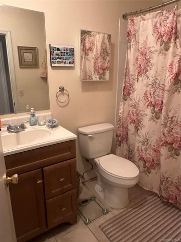 121 Villagegreen Court, Warwick, NY 10990