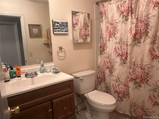 121 Villagegreen Court, Warwick, NY 10990