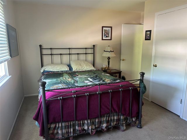 121 Villagegreen Court, Warwick, NY 10990