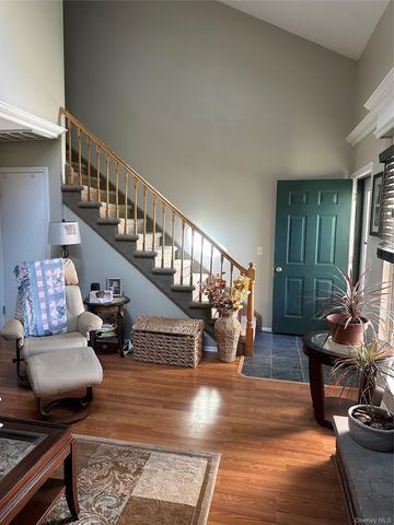 121 Villagegreen Court, Warwick, NY 10990