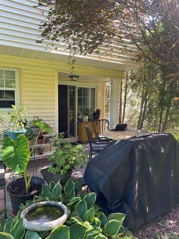121 Villagegreen Court, Warwick, NY 10990